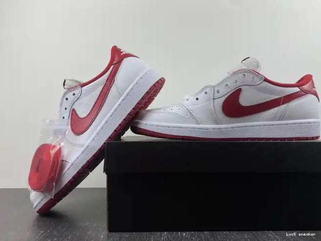 Reps LUCY Red Varsity Low 705329-101 Retro White Jordan 1 0408
